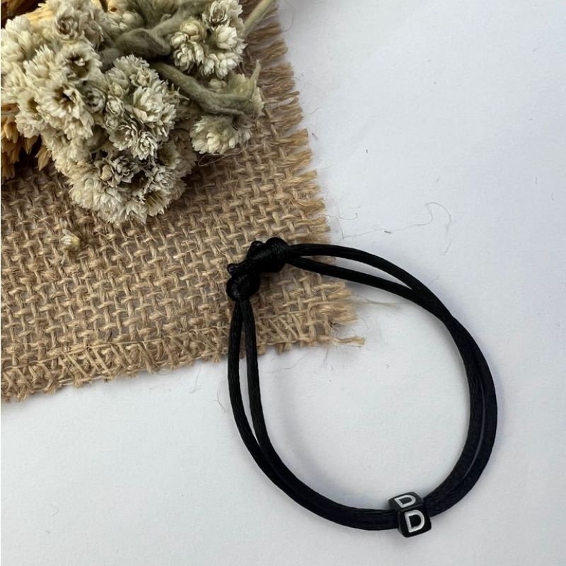 GELANG TALI KULIT HURUF D