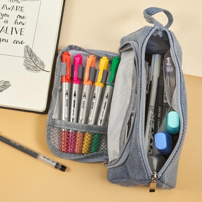 

SALE Joyko Pencil Case / Tempat Pensil PC-5003/PULPEN GEL/PULPEN LUCU/PULPEN 1 PACK/PENSIL WARNA/PENSIL 2B/PENGHAPUS JOYKO/PENGHAPUS LUCU/RAUTAN PENSIL PUTAR/RAUTAN ELEKTRIK/SPIDOL WARNA/SPIDOL PERMANEN/SPIDOL WHITEBOARD/CORRECTION TAPE