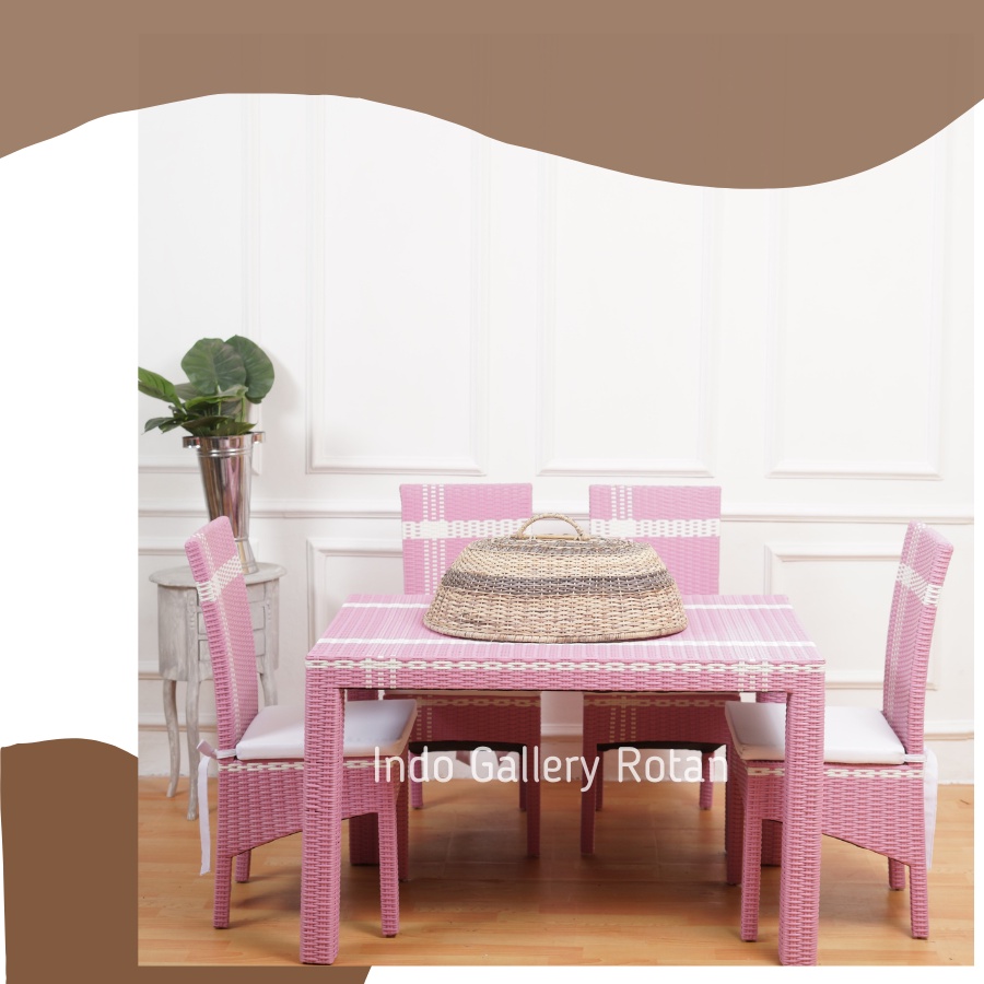 Meja Makan Kursi 4 Rotan Sintetis
