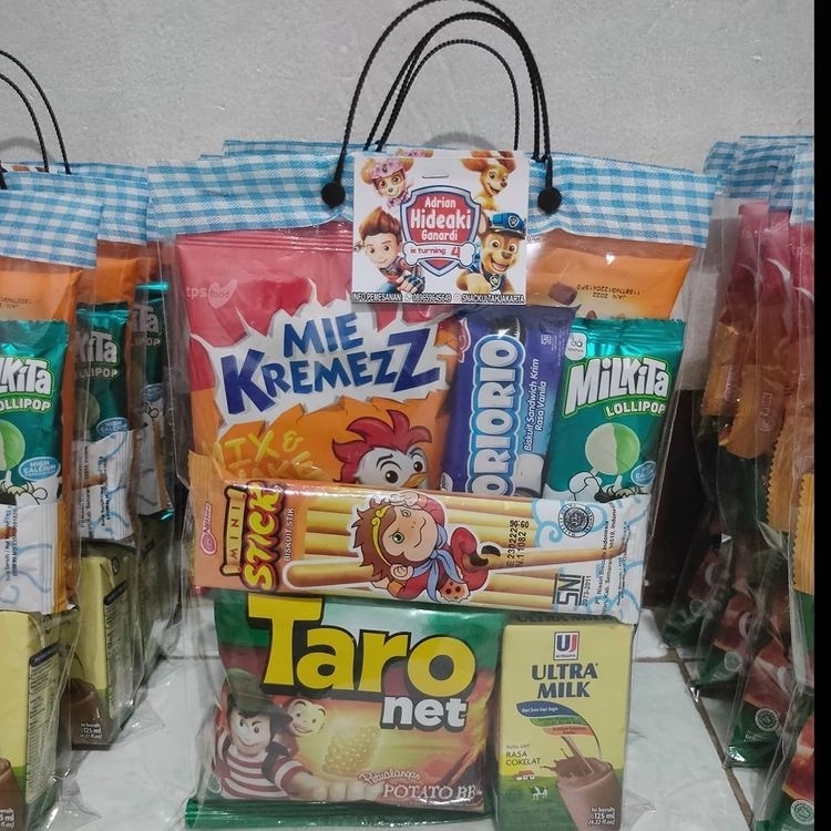 

Paket Snack Ulangtahun /Paket Snack Ultah / Snack Ultah Murah / Parcel Ulang Tahun kode B.1