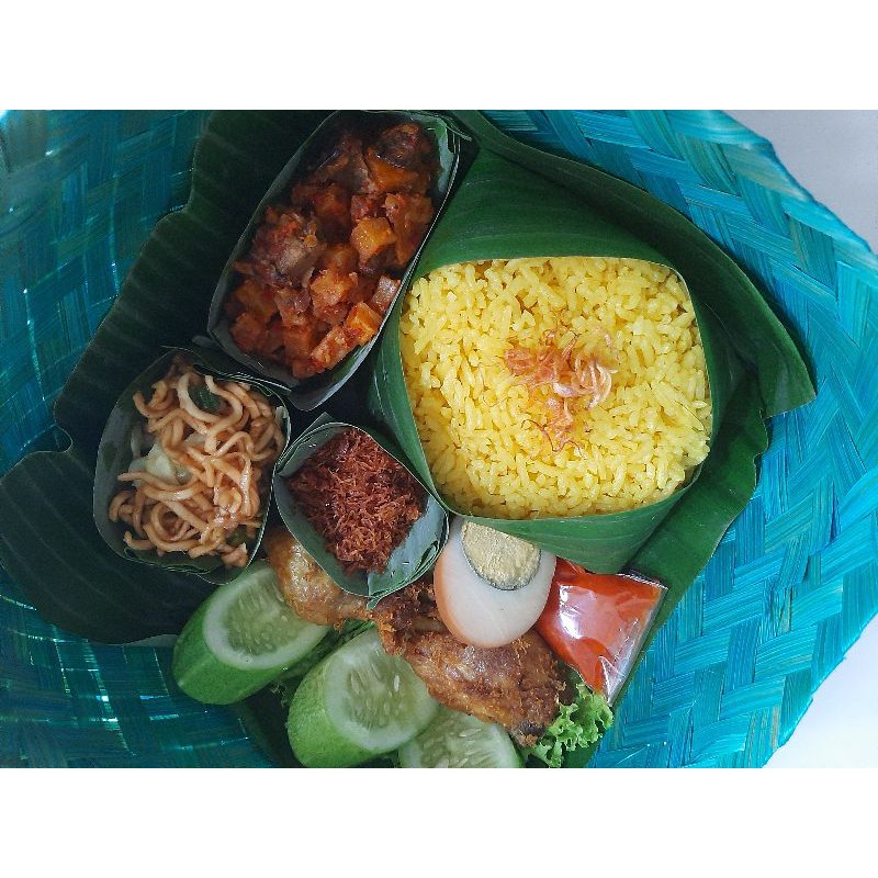 Nasi Kuning Besek Bambu