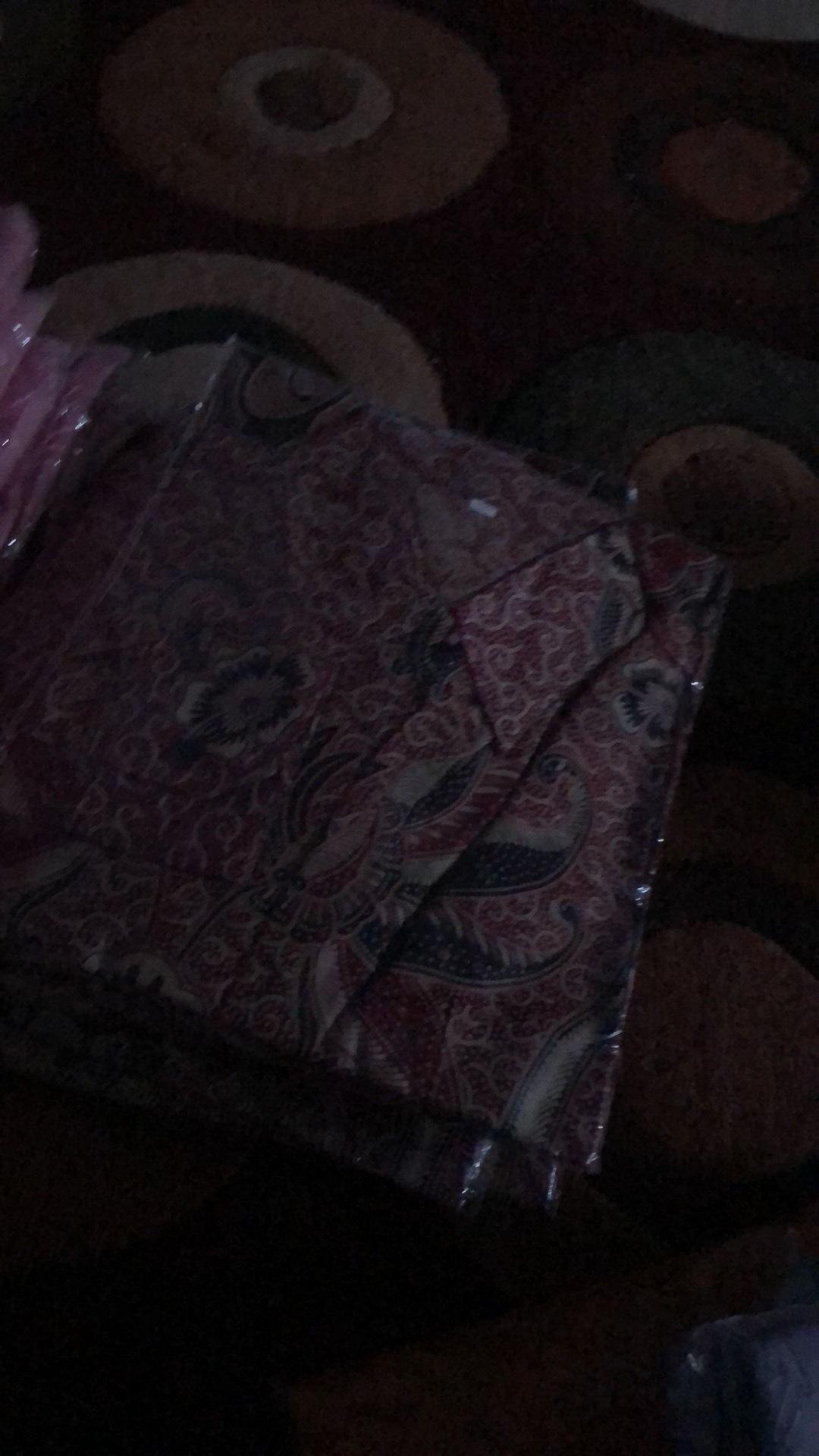 Kemeja Batik Pria Lengan Panjang Motif Tanahan Merah