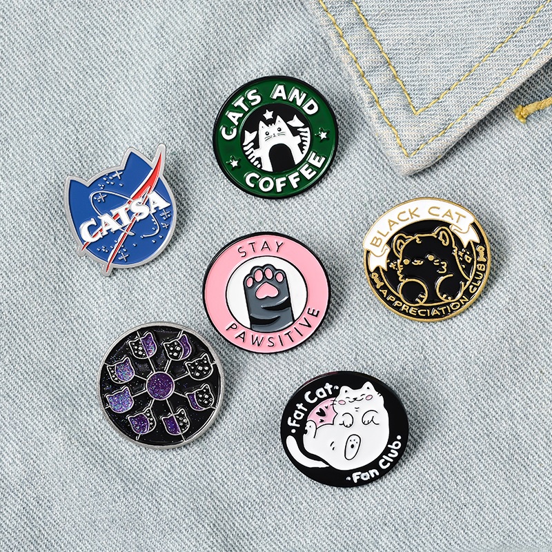 Bros pin Enamel Desain Kucing Planet Bulan Cakar Kafe Untuk Kerah Kemeja Tas Jeans