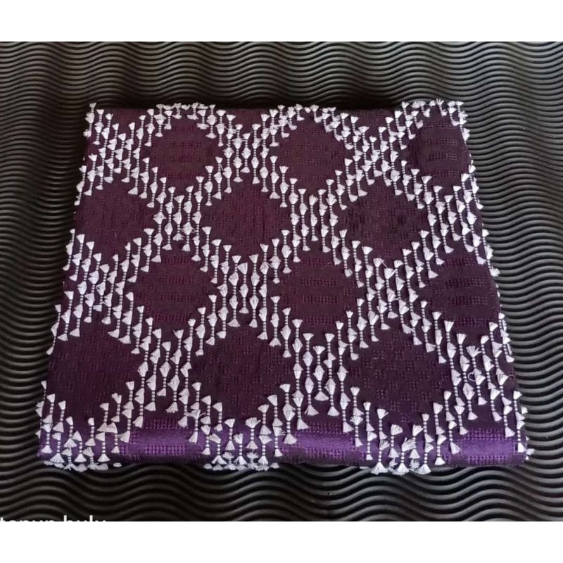 Tenun Baron Bulu  Dasaran Ungu bulunya Putih