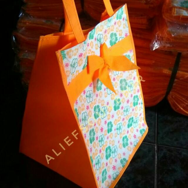 

Tas souvenir hantaran berkat tas hajatan pernikahan haji khitan