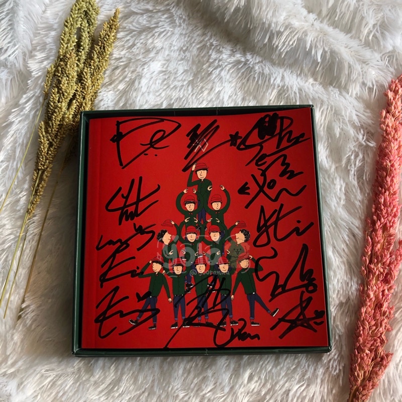 ALBUM SIGNED EXO MID OT12