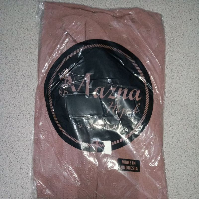 bergo/jilbab/khimar one tone crinkle uragiri oval by mazna/tudung/başörtüsü-Plume