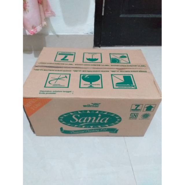Minyak Goreng Sania 2 Liter 1 Dus (Via GOJEK)