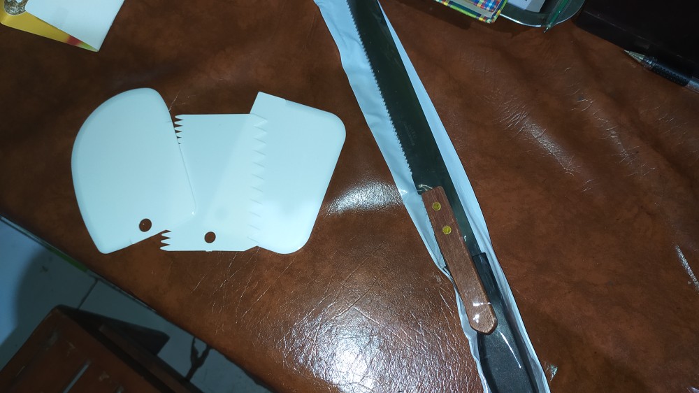 Pisau Roti 20 Cm Pisau Kue Bread Knife 8 Gerigi Stainless Steel Gagang Kayu