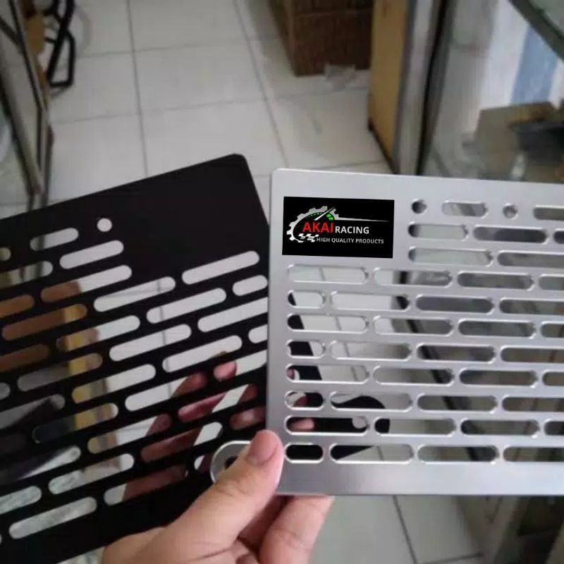 TUTUP RADIATOR NMAX SILVER DAN HITAM AKAI 3mm Nmax,Nmax New 2020,Aerox,Lexi,Vario 125,Vario 150,Pcx,Adv