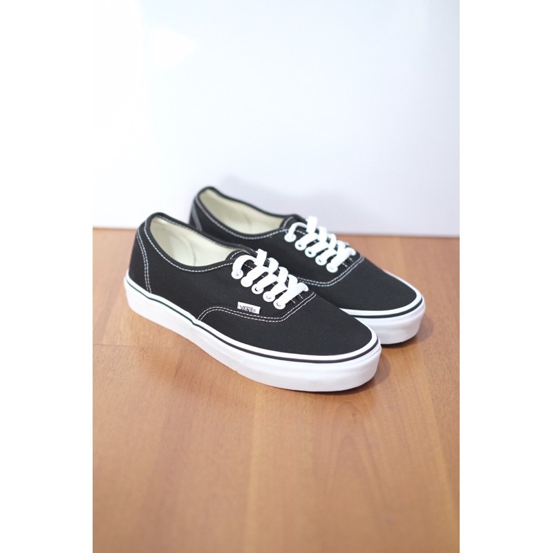vans authentic black white