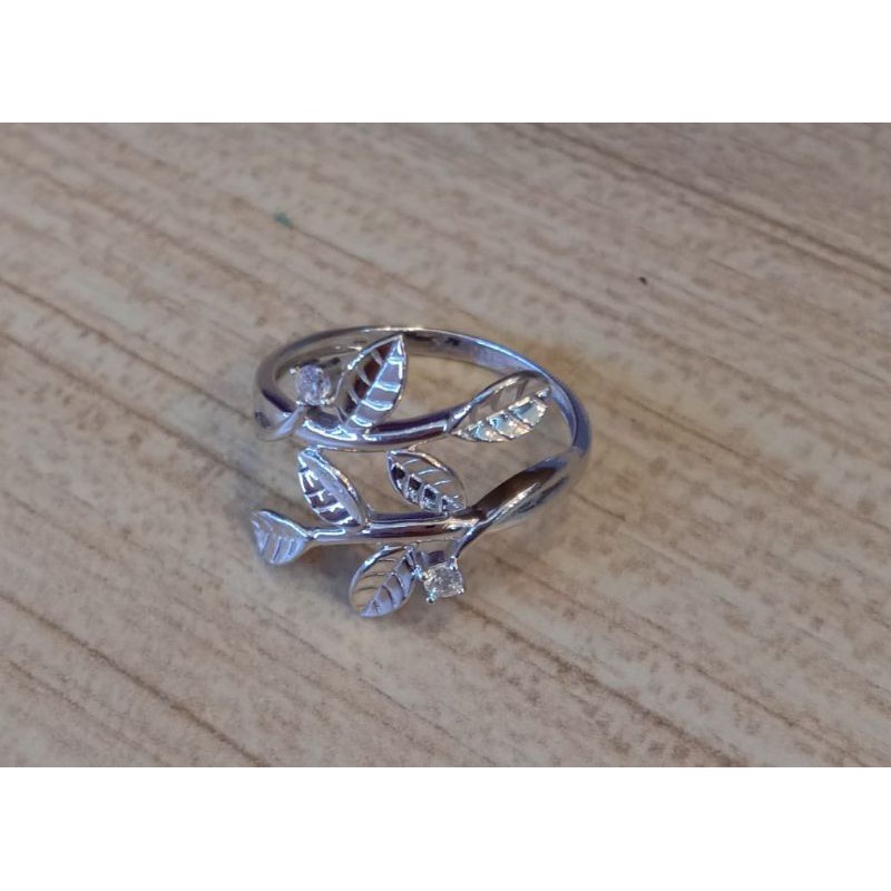 CINCIN DAUN EMAS PUTIH KADAR 750/17K 2.24 GR SIZE 11.5