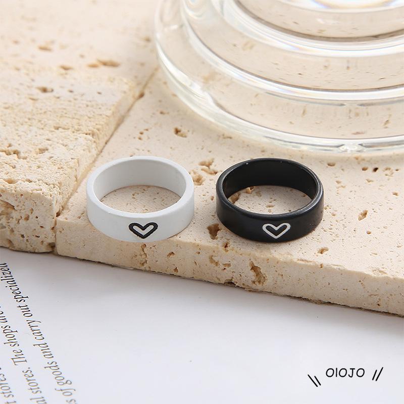 【COD】2pcs / Set Cincin Desain Hati Warna Hitam Dan Putih Gaya Korea Untuk Wanita