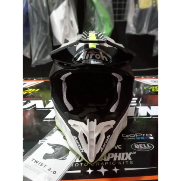 HELM TRAIL MOTOCROSS AIROH TWIST 2.0 / HELMET AIROH TWIST 2.0  ORIGINAL