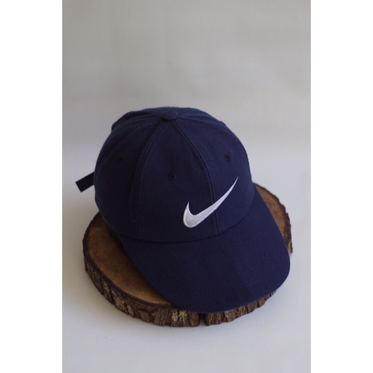 Vintage Nike big swoosh topi second thrift