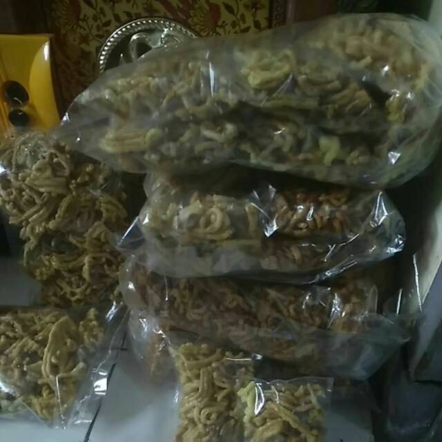 

Krupuk mie oles bumbu seblak 1pak isi 13pcs pedas & original