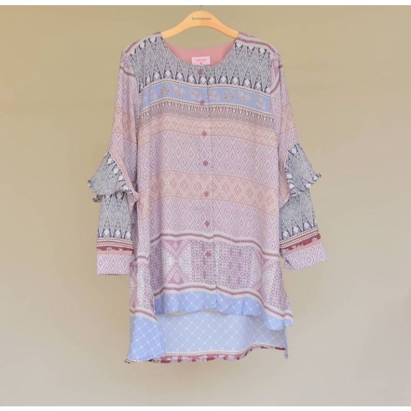 Preloved Bayur top by Riamiranda