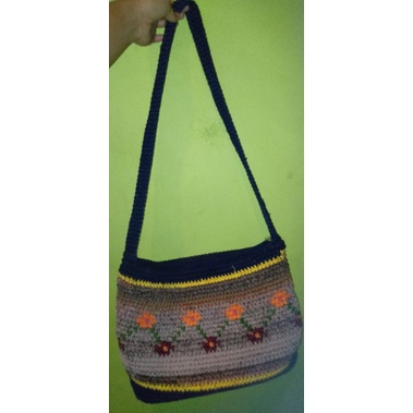 Preloved Tas Selempang Rajut Bunga