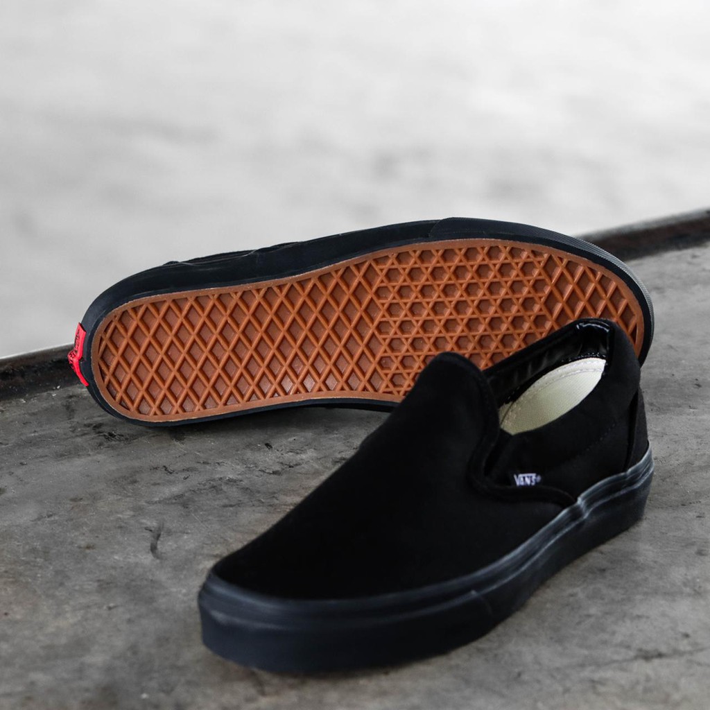 [BNIB]  SNEAKERS VANS SLIP-ON CLASSIC FULL BLACK GLOBAL SEPATU SKATEBOARD CASUAL SPORTY-1