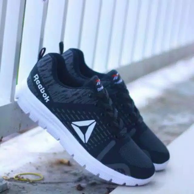 sepatu reebok running