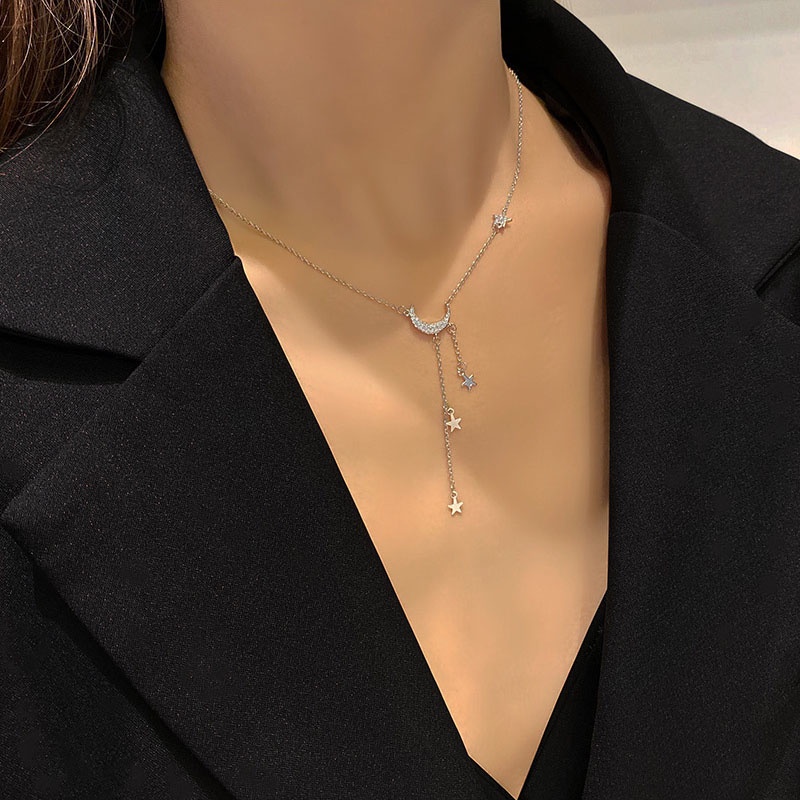 Kalung Choker Liontin Bulan Bintang Rumbai Aksen Berlian