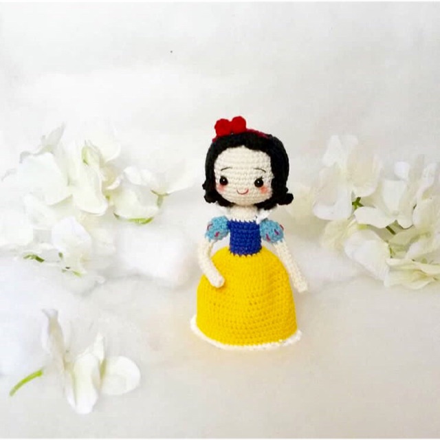 Boneka rajut Snow White