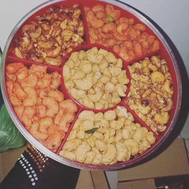 

Kacang mete toples sekat 6