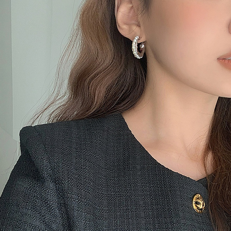 Anting Tusuk Asimetris Aksen Mutiara Imitasi Gaya Retro Untuk Wanita