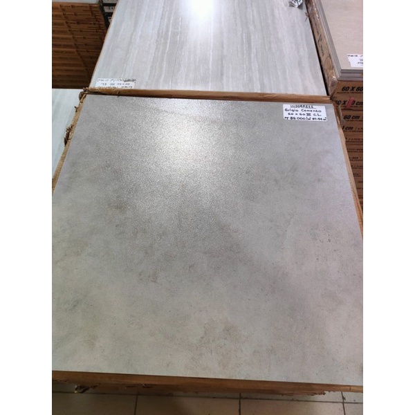 Granit lantai Indogress Grigio Camento 60x60 KW3