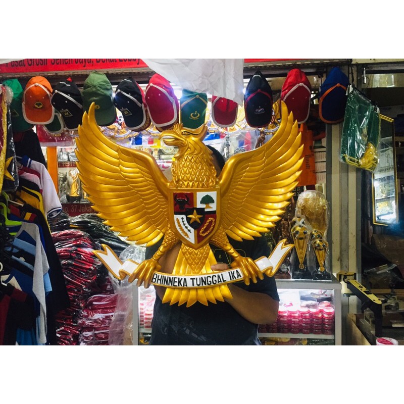 Lambang Garuda patung lambang garuda pancasila bahan fiber 70 cm