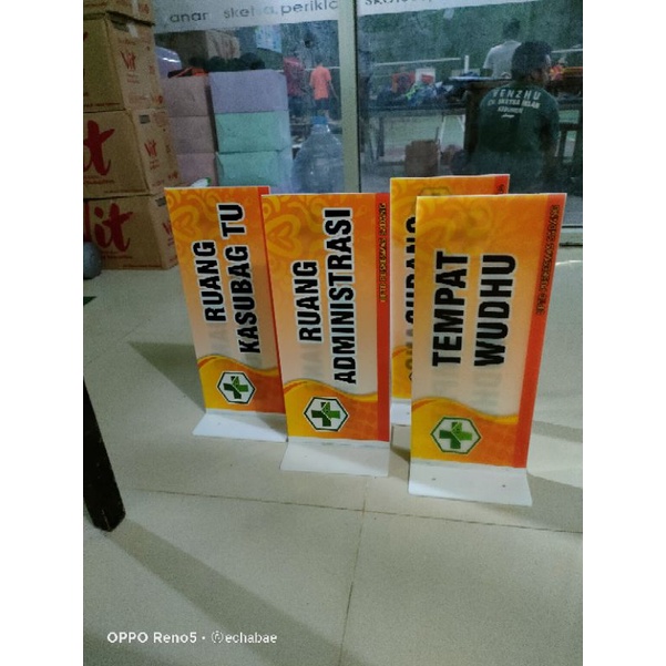

acrylic papan ruangan kantor/sekolah/puskesmas/rumah sakit