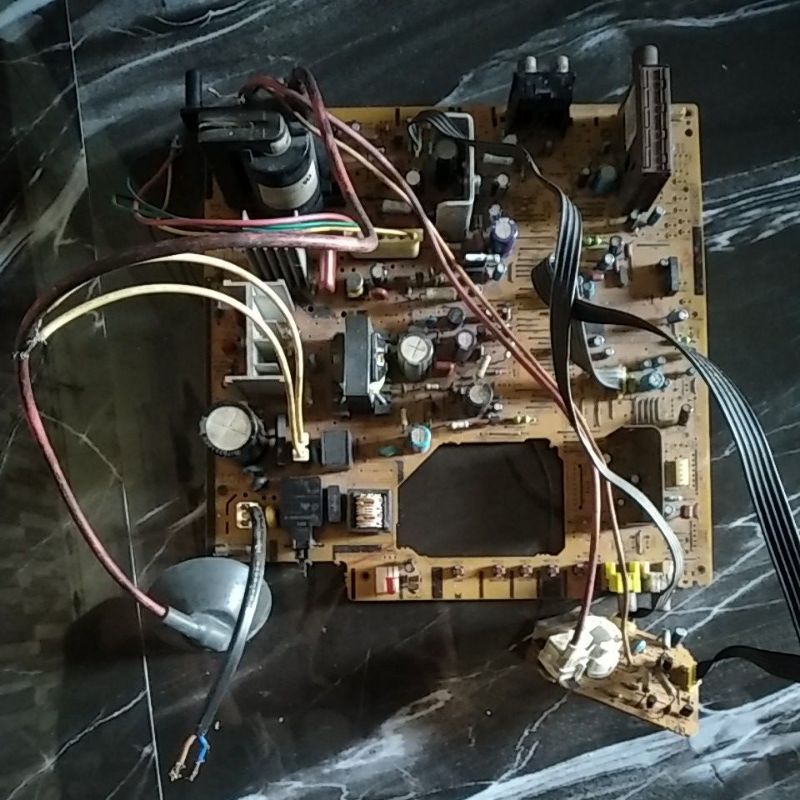 mesin tv Sharp picolo 21" layar datar,original cabutan mati protek tdk mw start