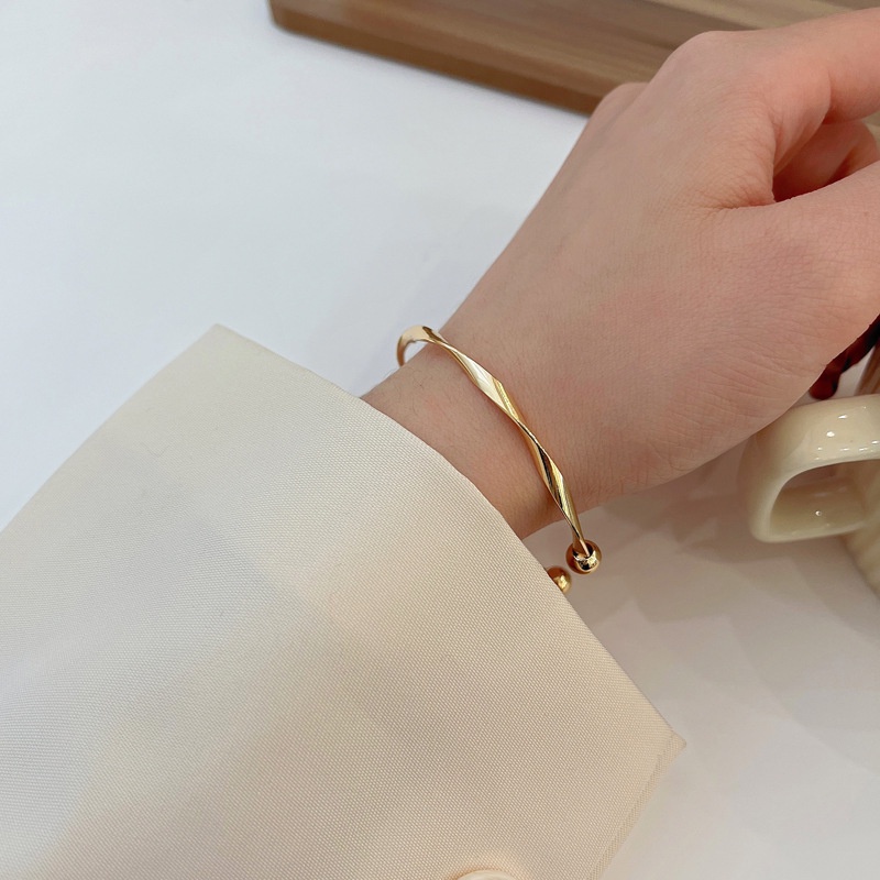 Gelang Tangan Terbuka Adjustable Motif Geometri Gelombang Warna Silver / Gold Untuk Perhiasan Wanita