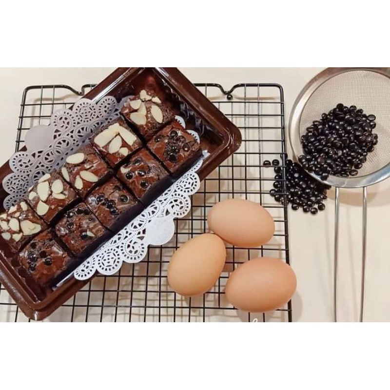 

Brownies fudgy shiny crust UK.20x10