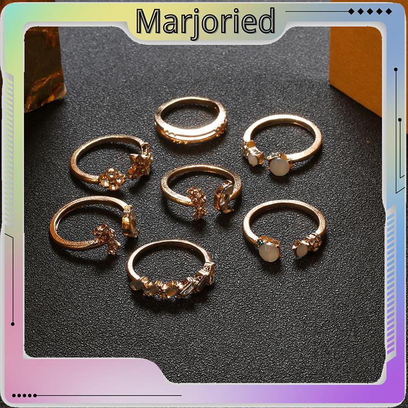 7 Set Cincin titanium Bentuk Kupu-Kupu Bintang Bulan Warna Emas Gaya Retro Bohemian-MJD