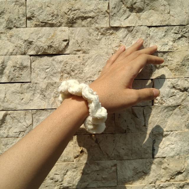 'HINGGA' - Scrunchies Rajut / Ikat Rambut Rajut