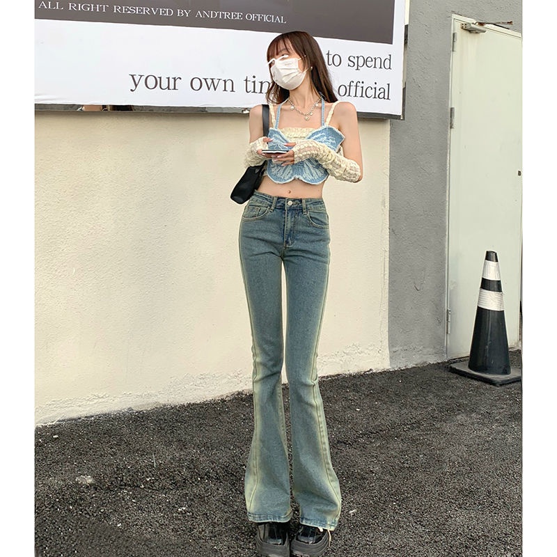 Red American hot girl flare celana wanita 2022 musim semi dan musim panas high-waisted slim fit slim lurus tabung micro-flare retro jeans wanita