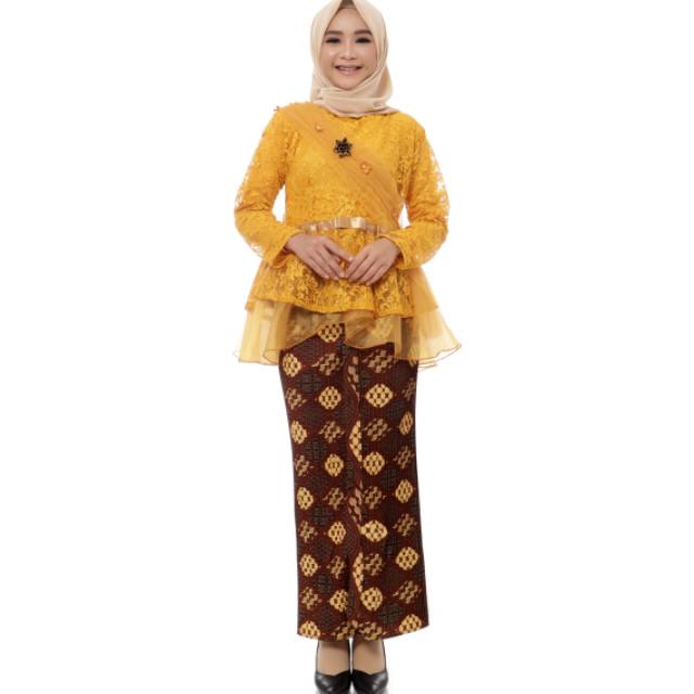 Kebaya selendang