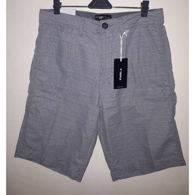 Celana pendek tripl3