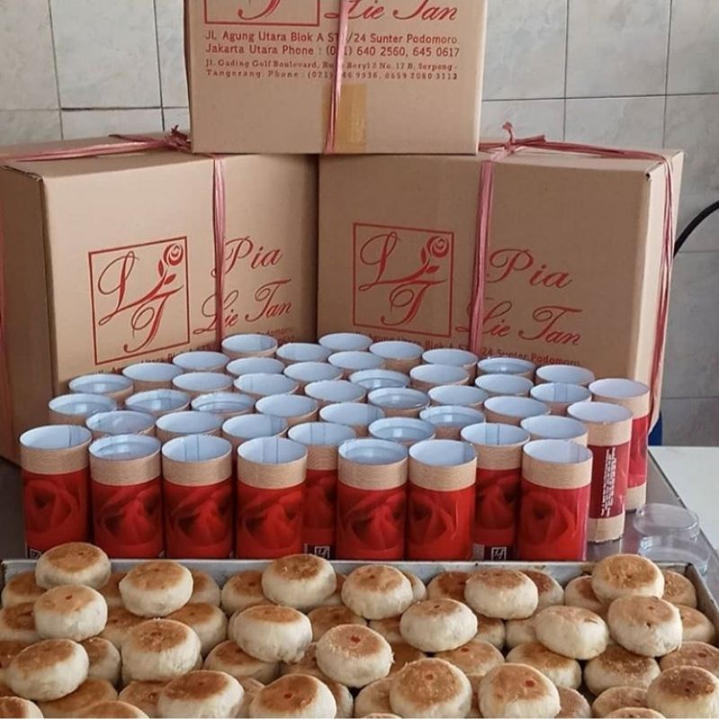 

KUE PIA DENGAN PACKAGING TABUNG KECIL