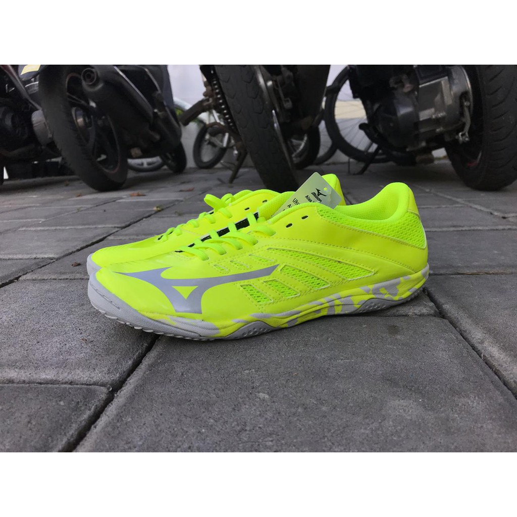 Sepatu Futsal Mizuno Basara 103 Sala Safety Yellow