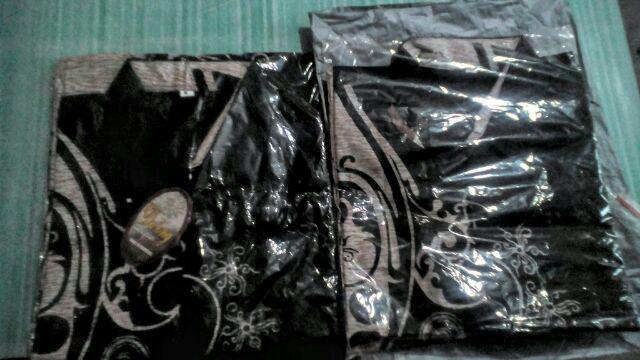 Terbaru Hem Eksport Batik Pria Kerja Kantor Slimfit / Baju Cowok Modern - Hitam Gold Kekinian Casual