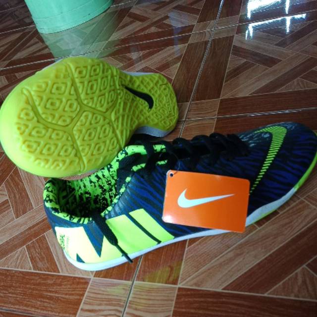 Spatu futsal