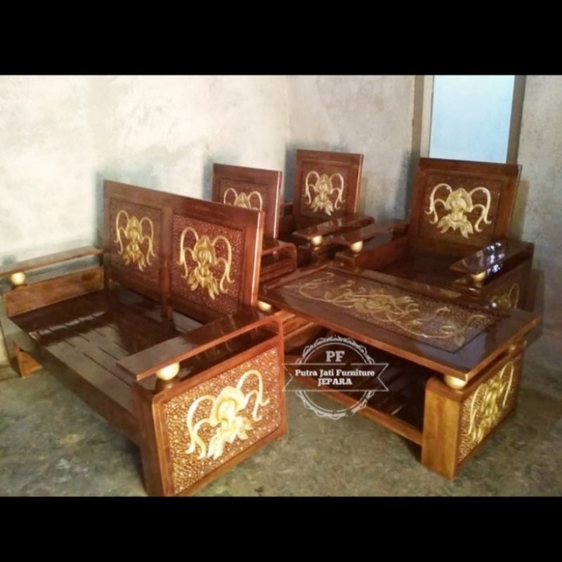 Kursi tamu ukir Jepara - Kursi ruang tamu warna kombinasi emas mebel murah