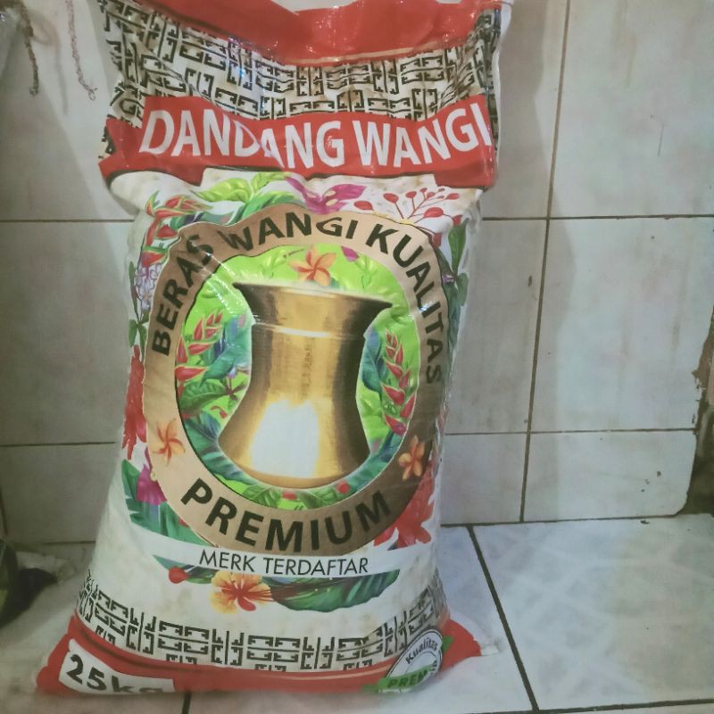 

Beras premium Dandang wangi