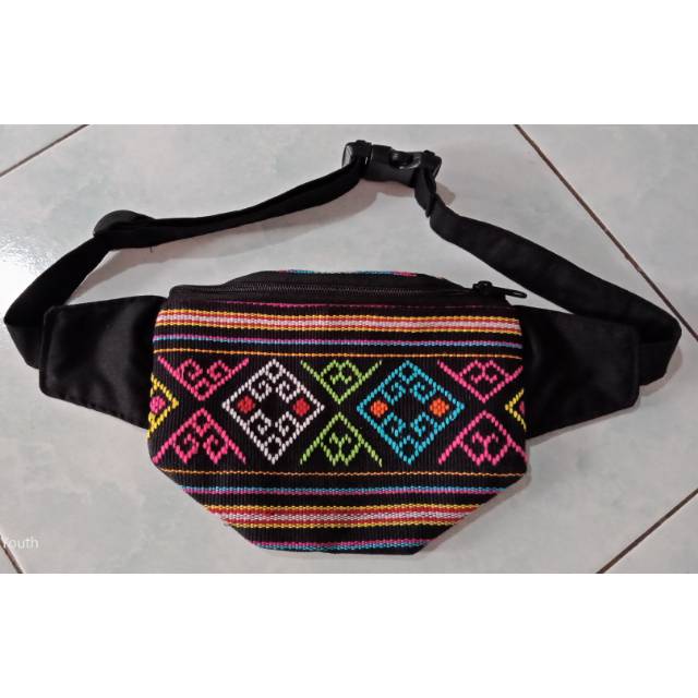 Tas pinggang tenun NTT