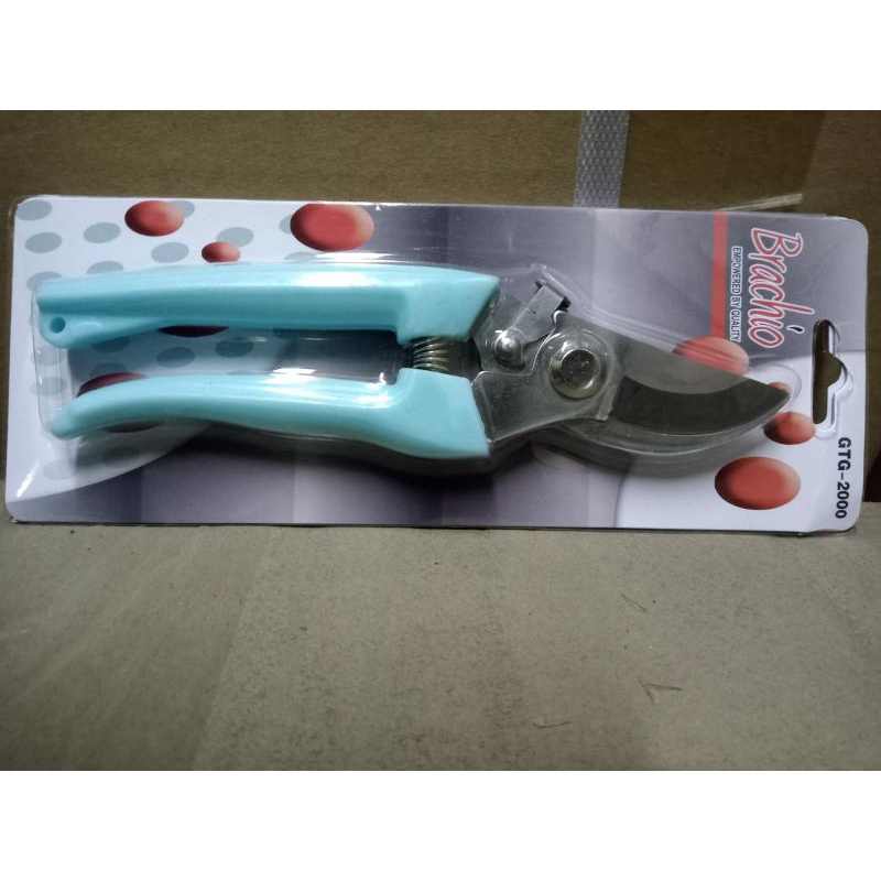 gunting dahan ranting pohon