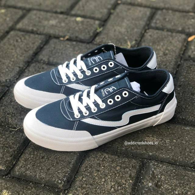 Patrobas Ivan Low - Navy