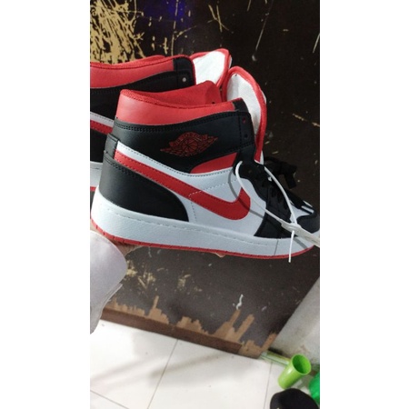 sepatu jordan merah