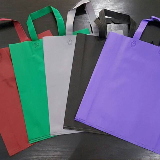 

(38*45)tas kain spunbond/goodie bag terlaris dan termurah isi 12 pcs
